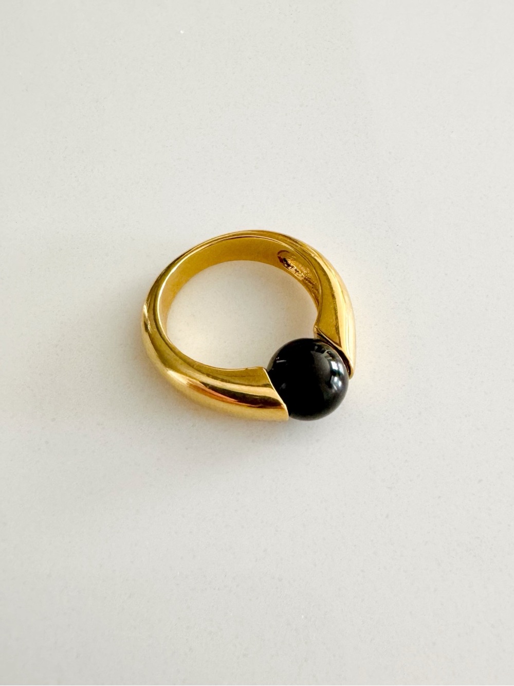 VTG 70s Avon Black Cabochon (Stone) Gold Tone Statement Ring, Stacking sz. 5 - Picture 3 of 17
